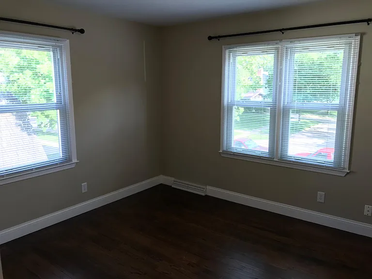 1102 Devonshire Dr — Photo 8