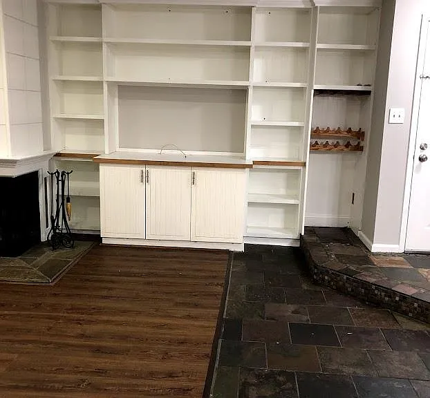 Entertainment center