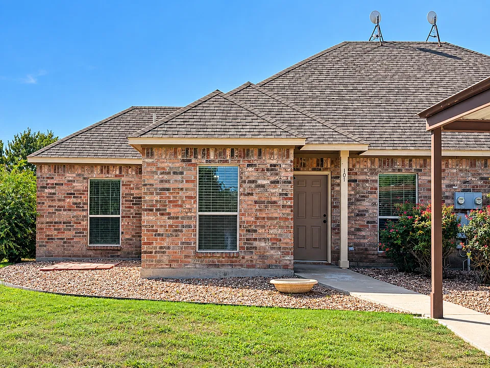 101 Lindas Creek Ln