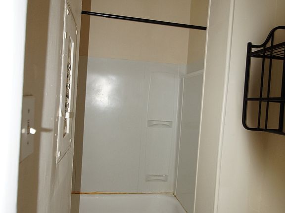 5th image of 3345 Harrison Ave APT 3