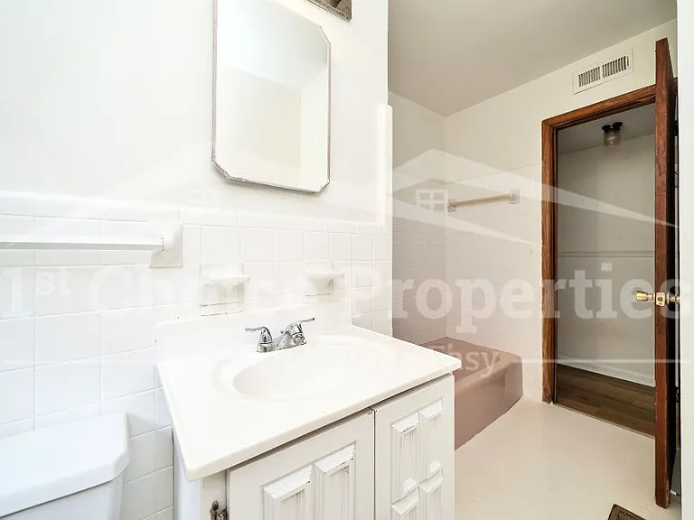 1321 Hatfield Ln — Photo 10