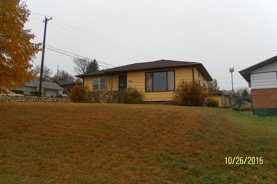 2nd image of 1014 6th Ave NW