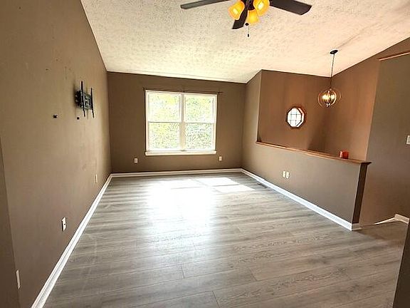 4th image of 2640 Ridgecrest Ln