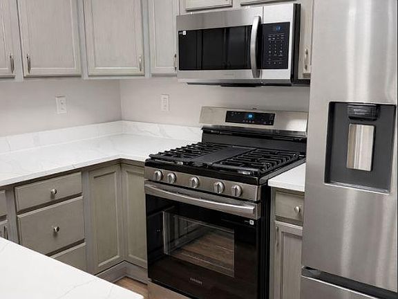 5th image of 8801 Stone Ridge Cir APT T2