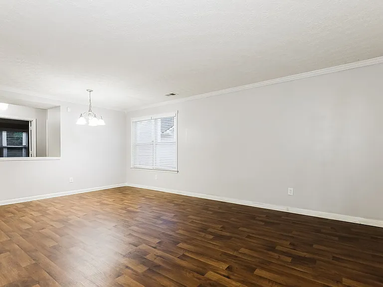 2894 Edgewater St SW — Photo 7