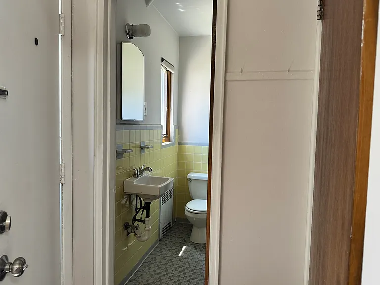 245 Fort Lee Rd — Photo 5
