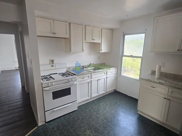 641 Linden Ave — Photo 1
