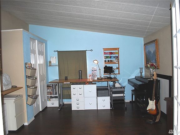 This is a large all purpose room. Notice the closet. Can be used as a bedroom.