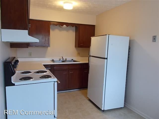2nd image of 1800 Whipple Ave NW APT 1