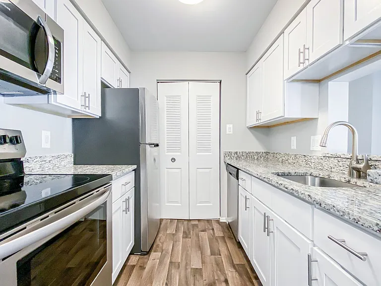 Updated Kitchen with Soft Close Cabinets