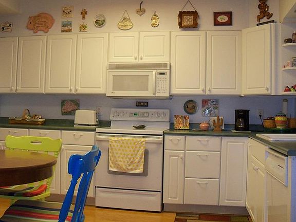 3rd image of 271 E Main St