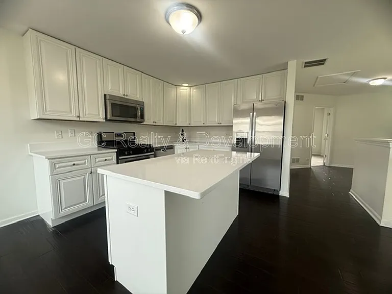 1064 Turin Dr — Photo 7