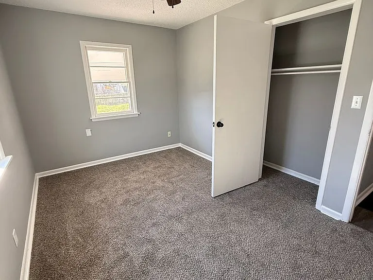 1453 S Fort Ave — Photo 18