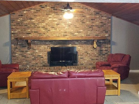3rd image of 317 Longfellow Blvd