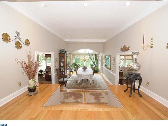 3rd image of 235 Painter Rd