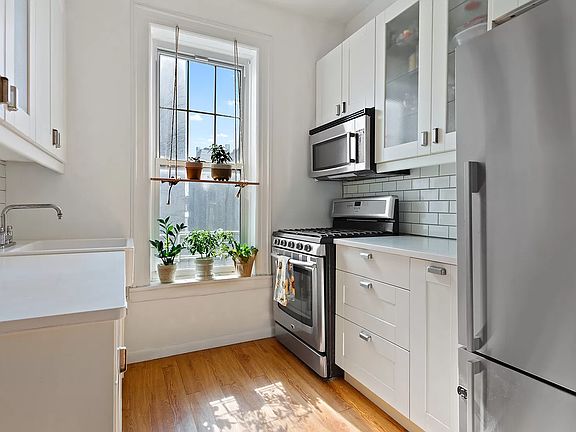 5th image of 566 44th St APT 3C
