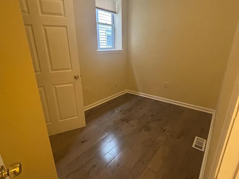 1424 Wolf St — Photo 8