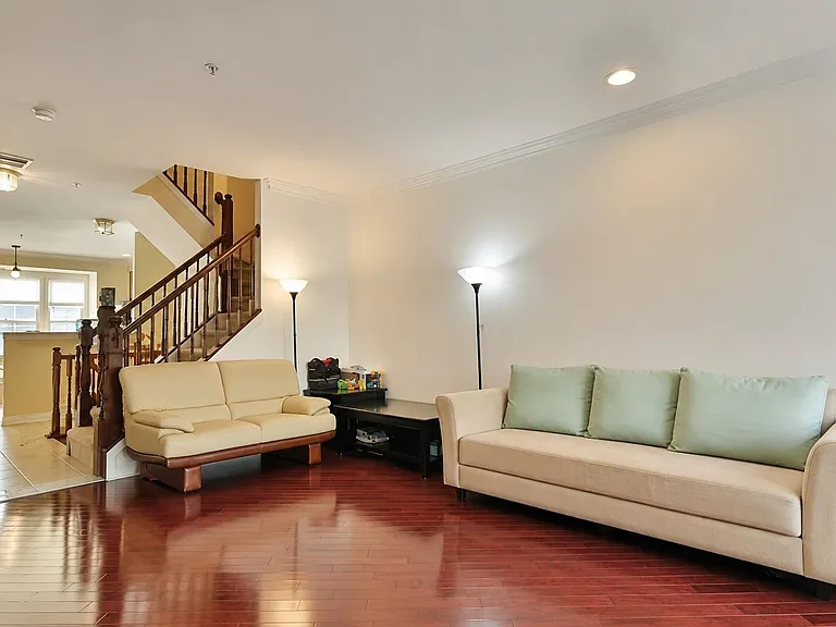 239 Brower Ct — Photo 4