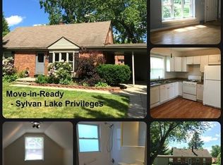 1907 Beverly Ave, Sylvan Lake, MI 48320