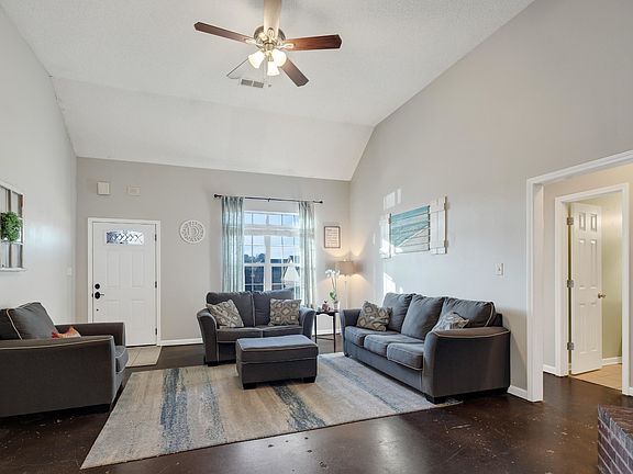 4th image of 195 Village Dr