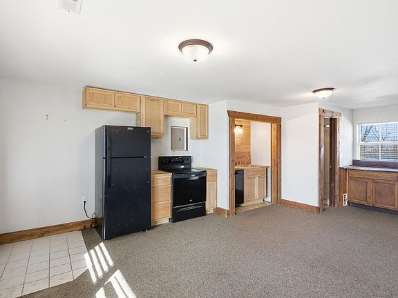 5th image of 104 Maple St