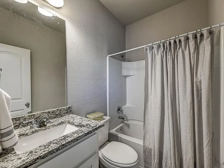 Lamar Townhomes — Photo 20