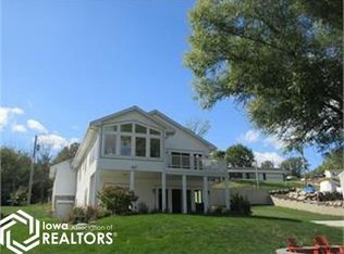 2104 S Lakeshore Dr, Malcom, IA 52211