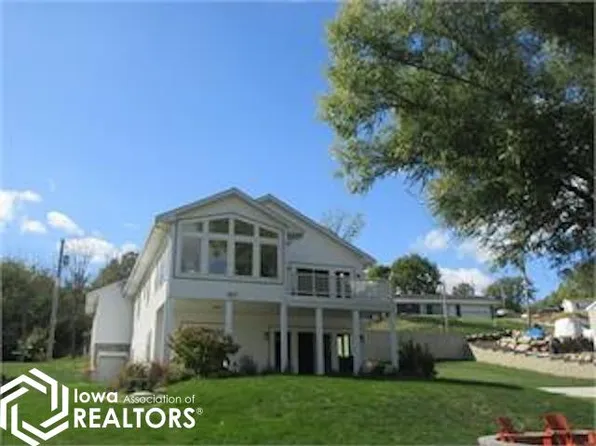 2104 S Lakeshore Dr, Malcom, IA 52211