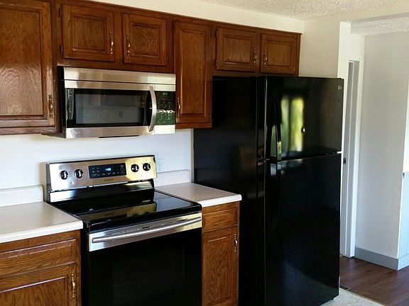 Kitchen w/ new appliances