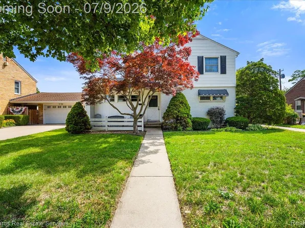 1010 Nottingham Rd, Grosse Pointe Park, MI 48230