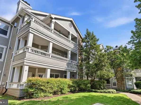 14324 Climbing Rose Way APT 201, Centreville, VA 20121