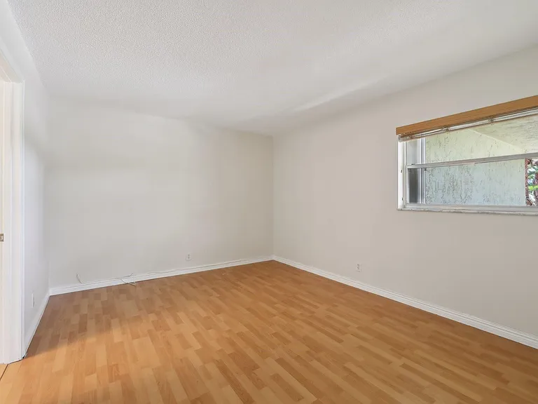 1125 NE 16th Pl #205 — Photo 19