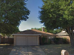 222 Valley Spring Dr, Arlington, TX 76018