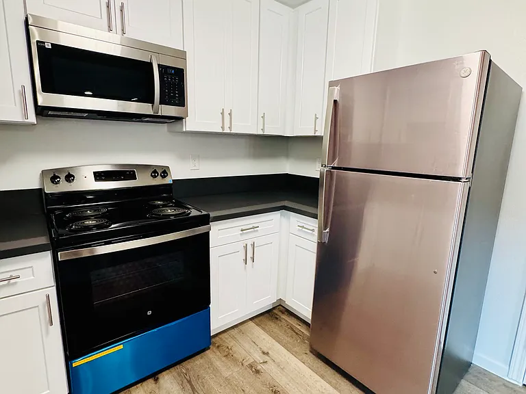 Dakota Castle Luxury Apartments — Photo 9