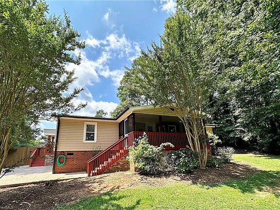 2nd image of 418 Nottingham Dr
