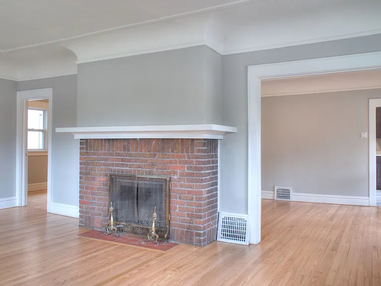 2865 N Frederick Ave — Photo 3