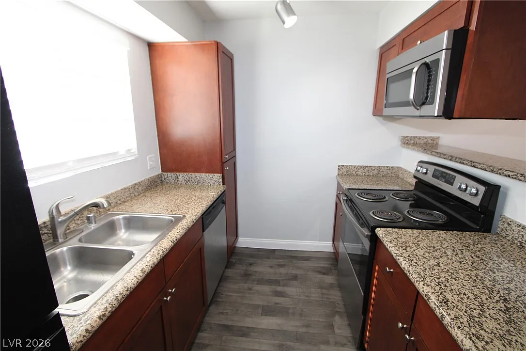 2 bed, 2.0 bath, 965 sqft, $1,150 — Photo 1