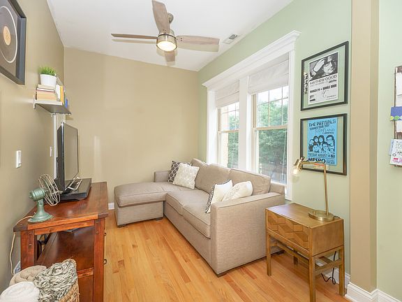 4th image of 2656 W Gunnison St APT 3