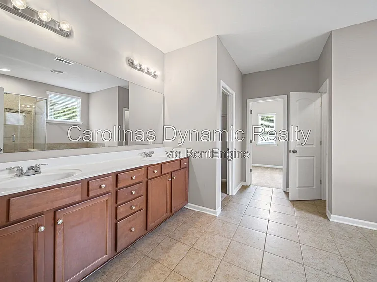 1912 Madeira Cir — Photo 20