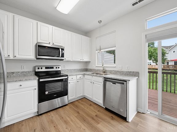 3rd image of 3658 Pebble Creek Ct