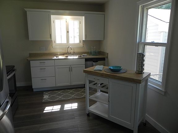 4th image of 2314 W Charles St