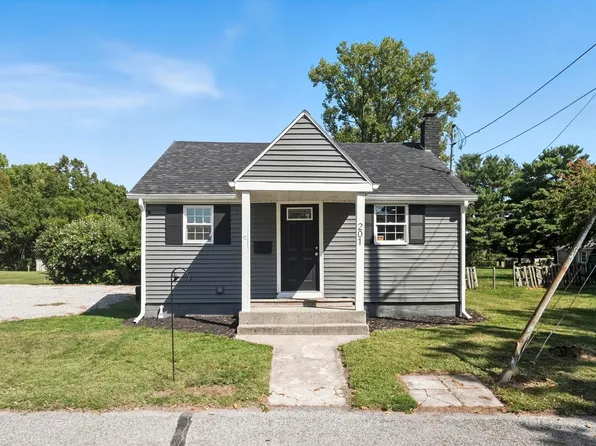 201 East St, Churubusco, IN 46723