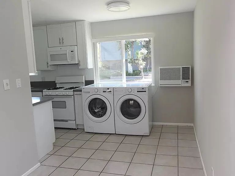 285 E Del Mar Blvd #1 — Photo 4
