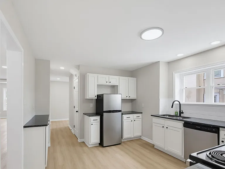 837 Virginia Ave — Photo 8