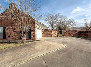 2421 E Peace Dr, Lake Charles, LA 70605