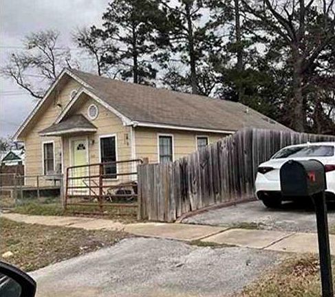 2nd image of 1504 S Kennedy Ave