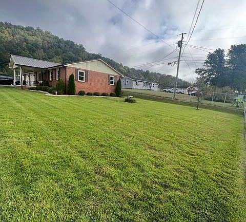 5th image of 104 Castle Dr