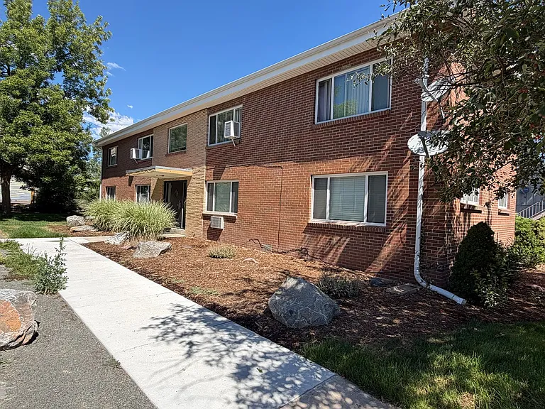 715 Moore St — Photo 3