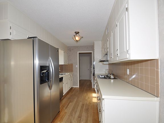 5th image of 5 Woodbridge Ln