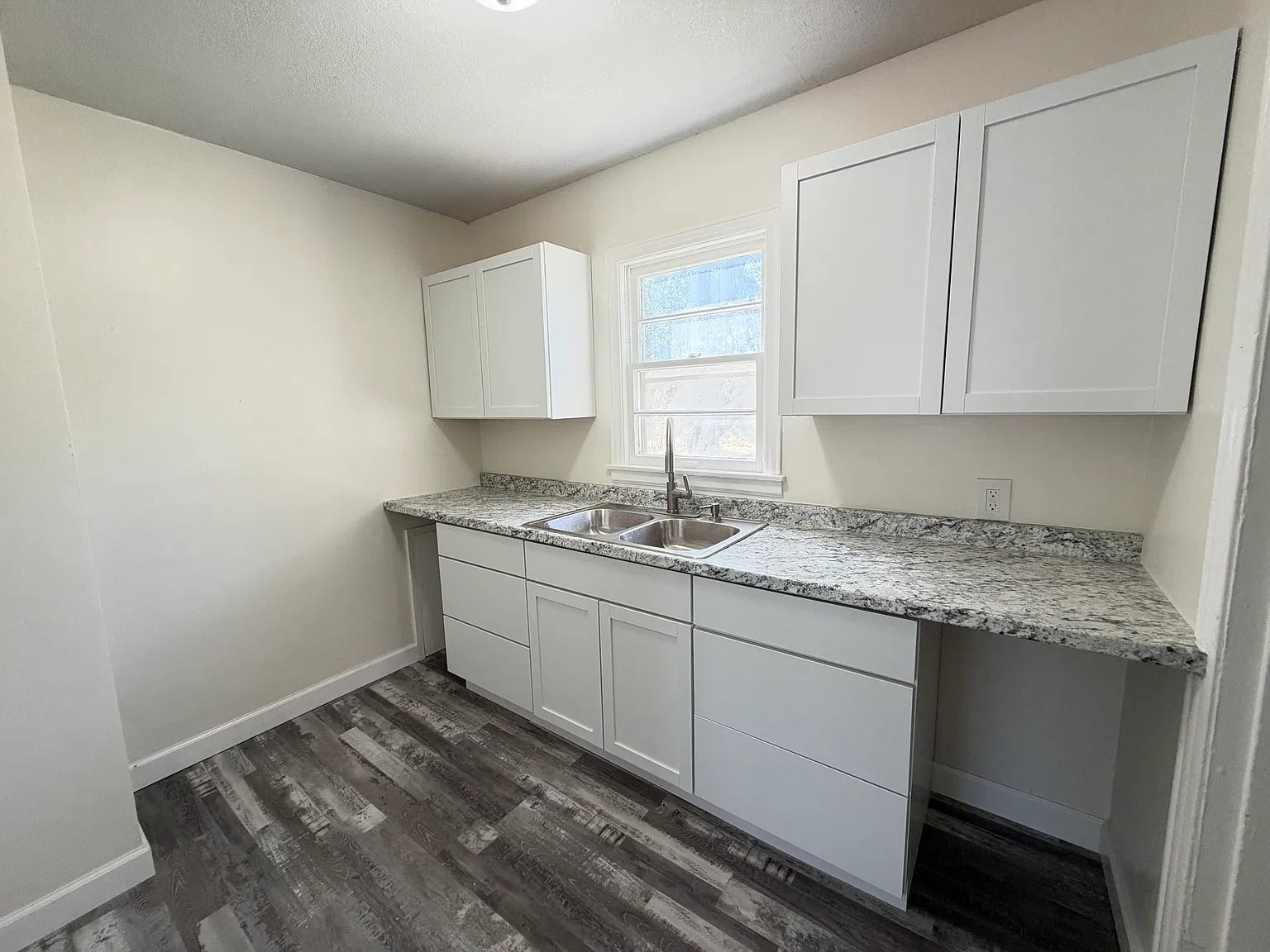 3 bed, 874 sqft, $995 — Photo 3